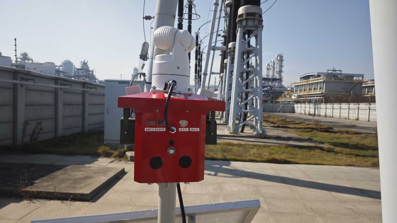 重慶變電站“防鳥衛士”：特力康一體化驅鳥器守護山城電網