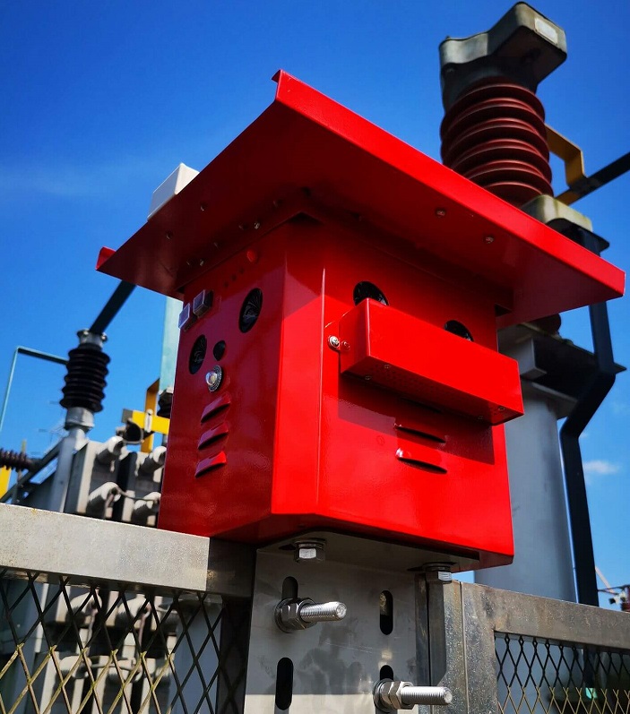 輸電線路智能綜合驅鳥裝置